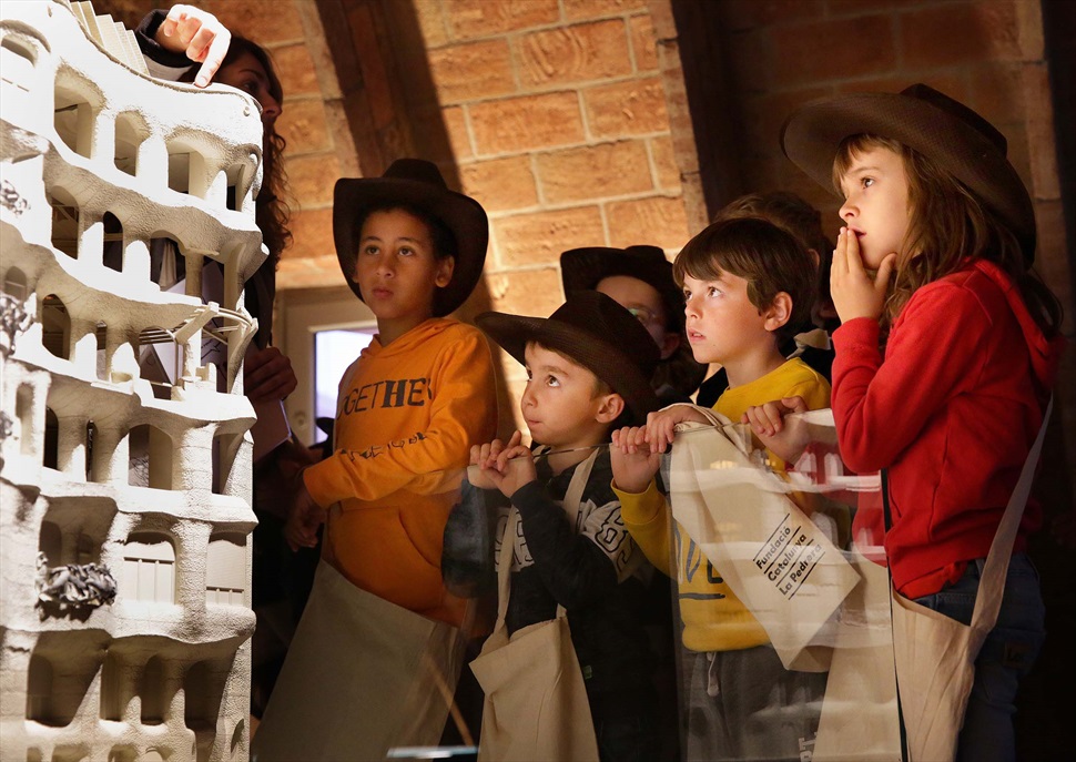 Taller familiar a La Pedrera: Indiana Stones. Explorem!