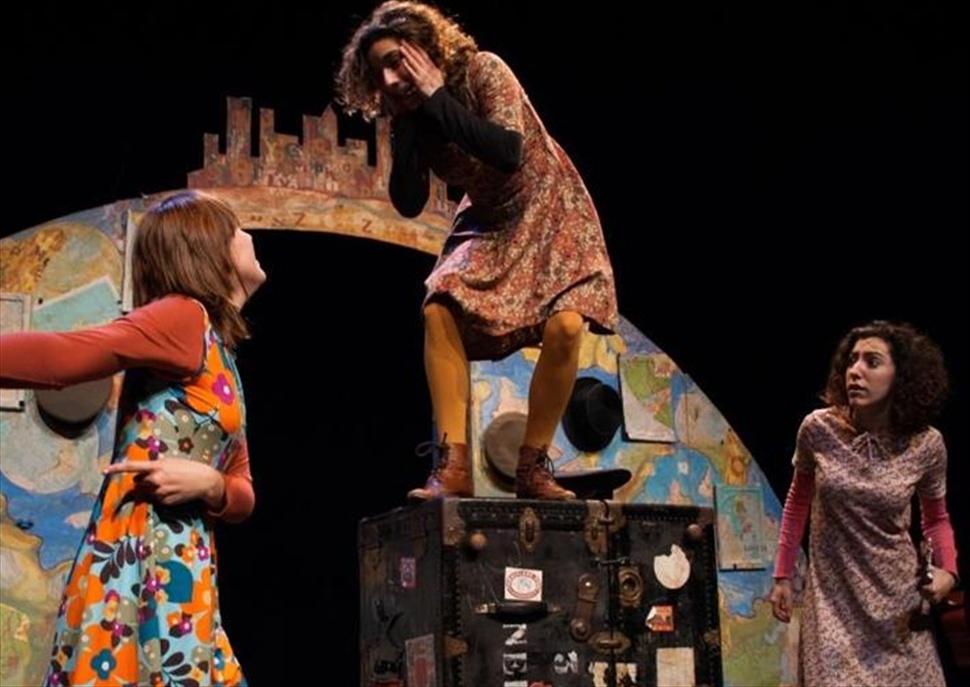 Hannah dels tres països · Invitacions