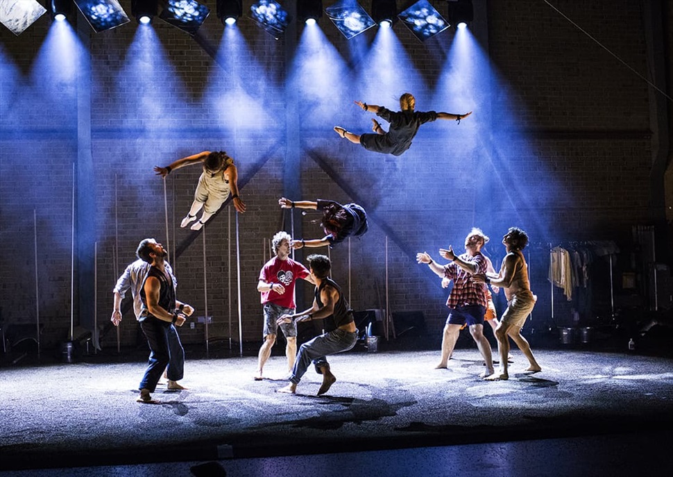 Backbone - Gravity & Other Myths · Festival Grec