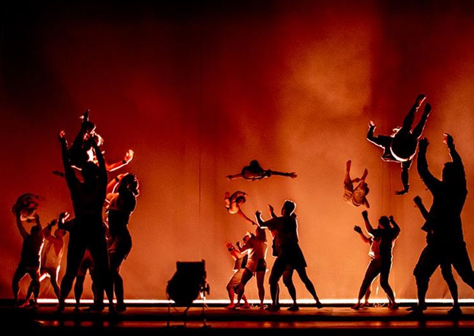 The Pulse · Gravity & Other Myths / Cor de noies de l'Orfeó Català · Grec Festival de Barcelona 2023