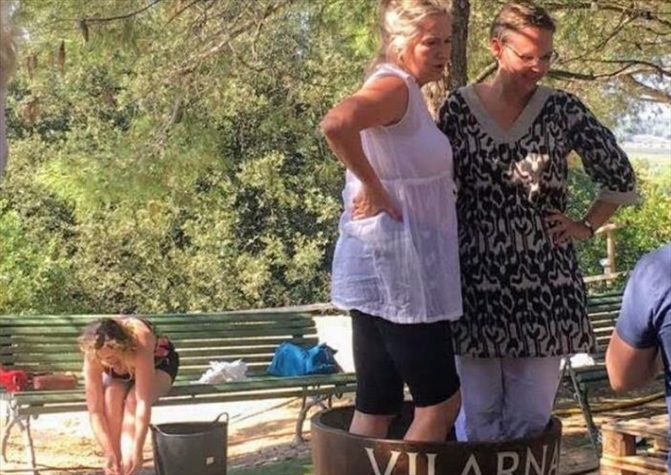 Visita amb trepitjat de raïm i aperitiu