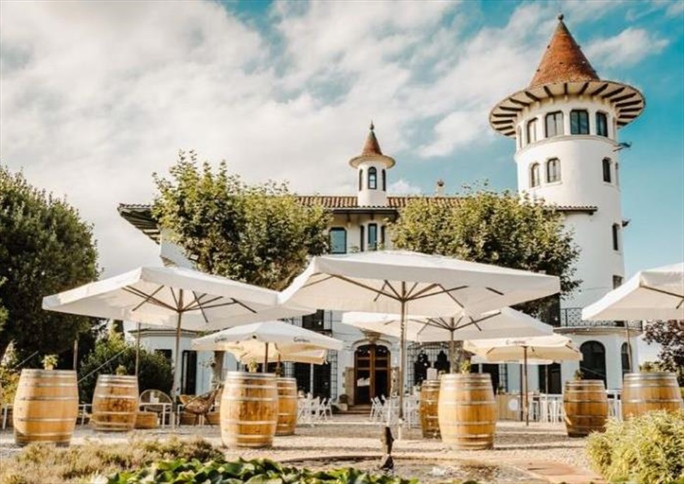 Un matí a Codorniu amb esmorzar, visita i degustació de caves