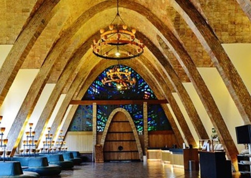 Passejada entre vinyes, esmorzar i visita a Codorniu