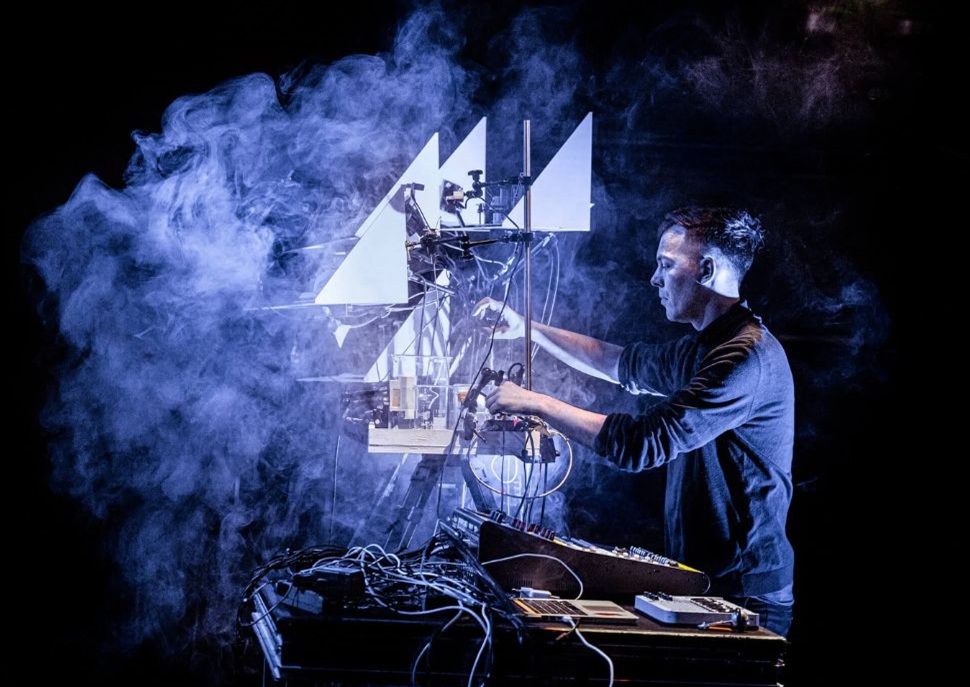 Concert "Sonic Robots + Tripod1" by Moritz Simon Geist (Bernlin